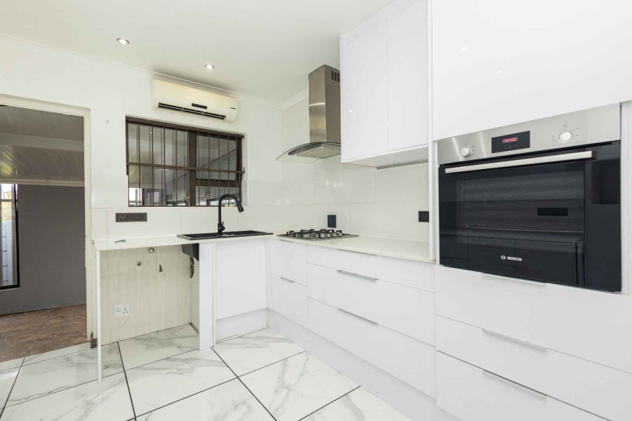 To Let 3 Bedroom Property for Rent in Normandie Western Cape